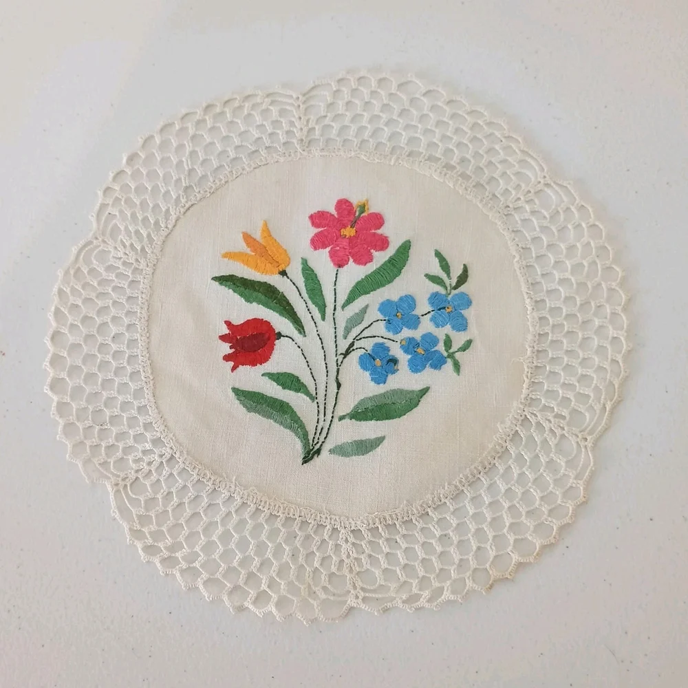 Vintage Hand Embroidered Floral Flower Doily Round Medallion Hungarian? 10